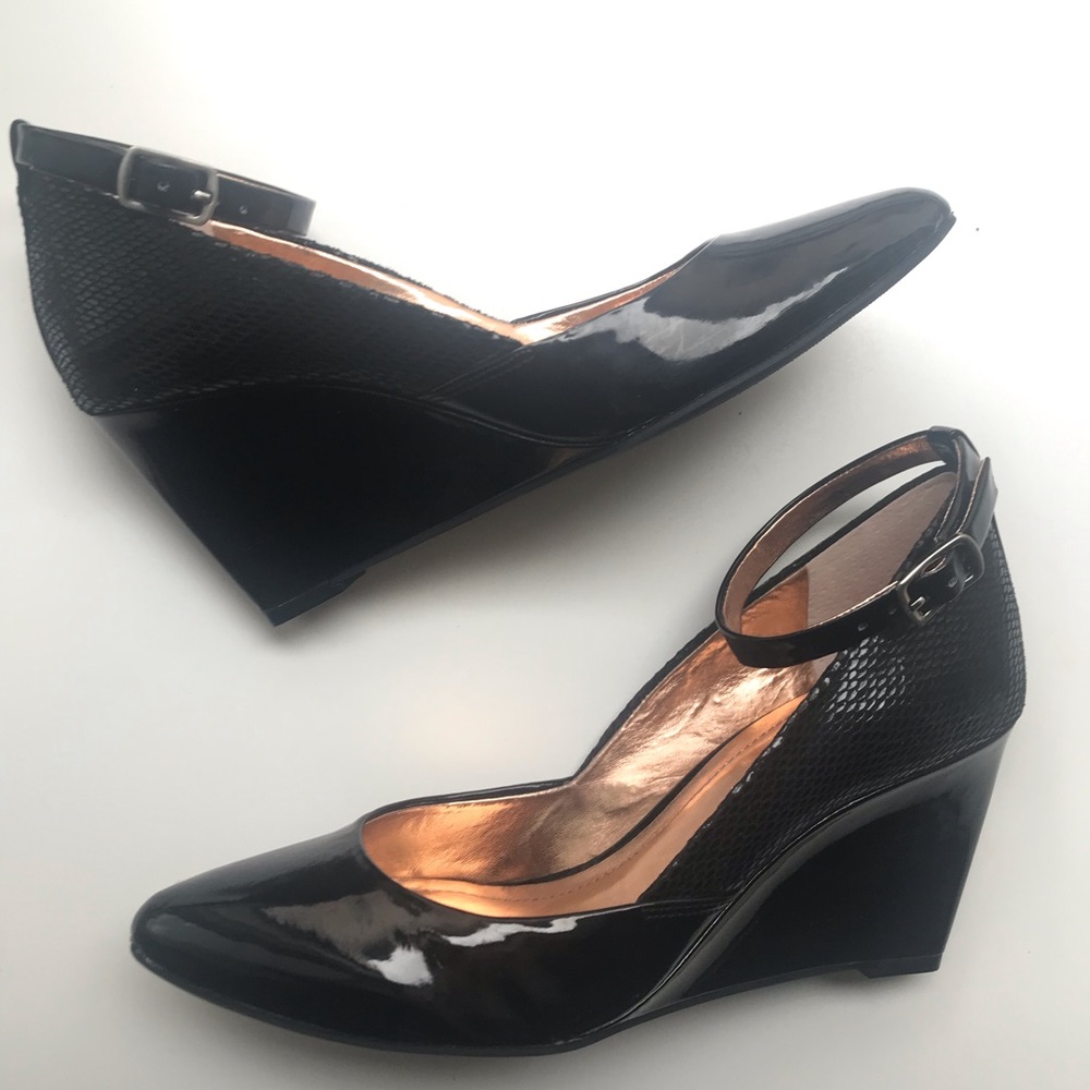 BCBG Wedge Ankle Strap Heels 6m